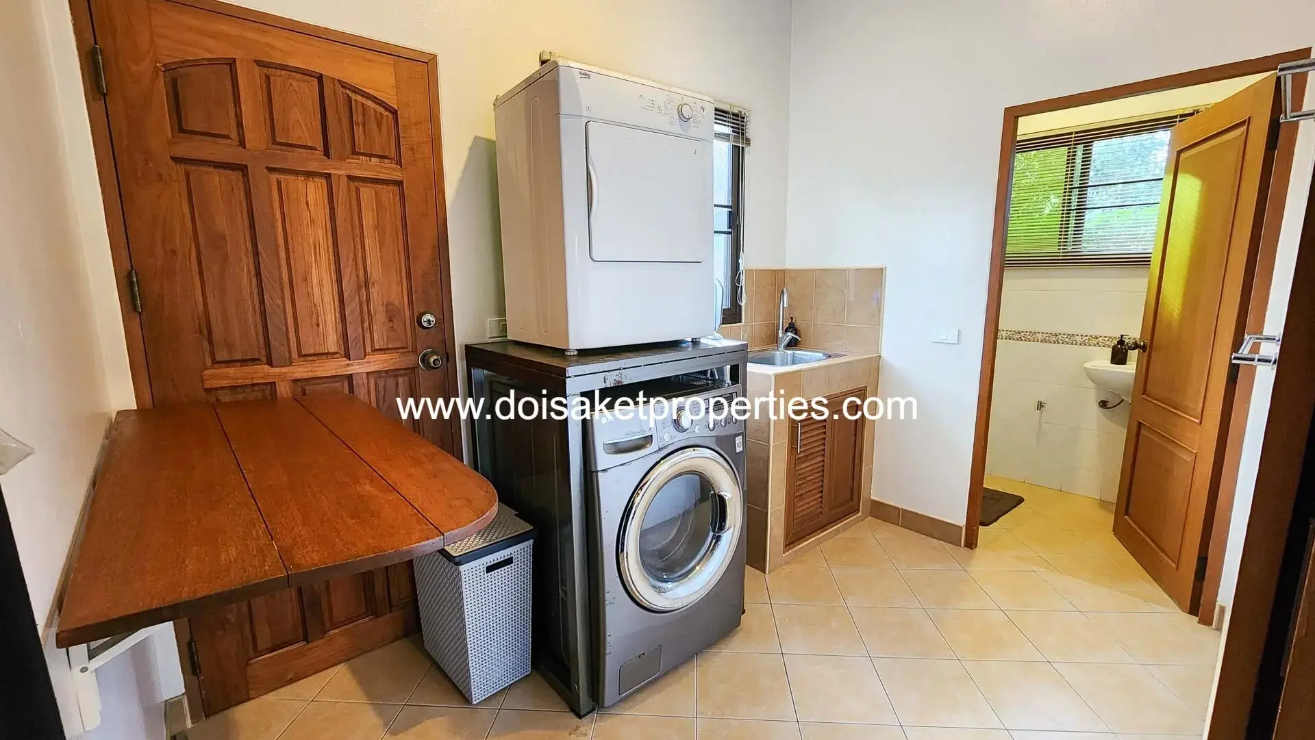 (HS372-05) Beautiful 5 Bedroom Pool Villa With A Large Garden In Doi Saket