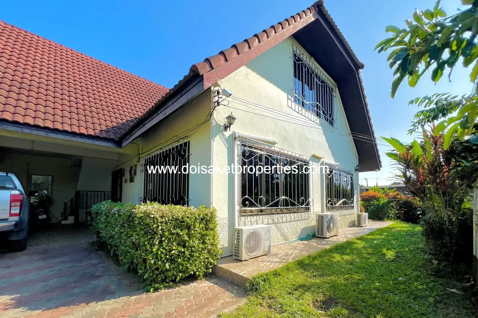 (HS374-03) 3-Bedroom Family Home for Sale in Peaceful San Na Meng, San Sai