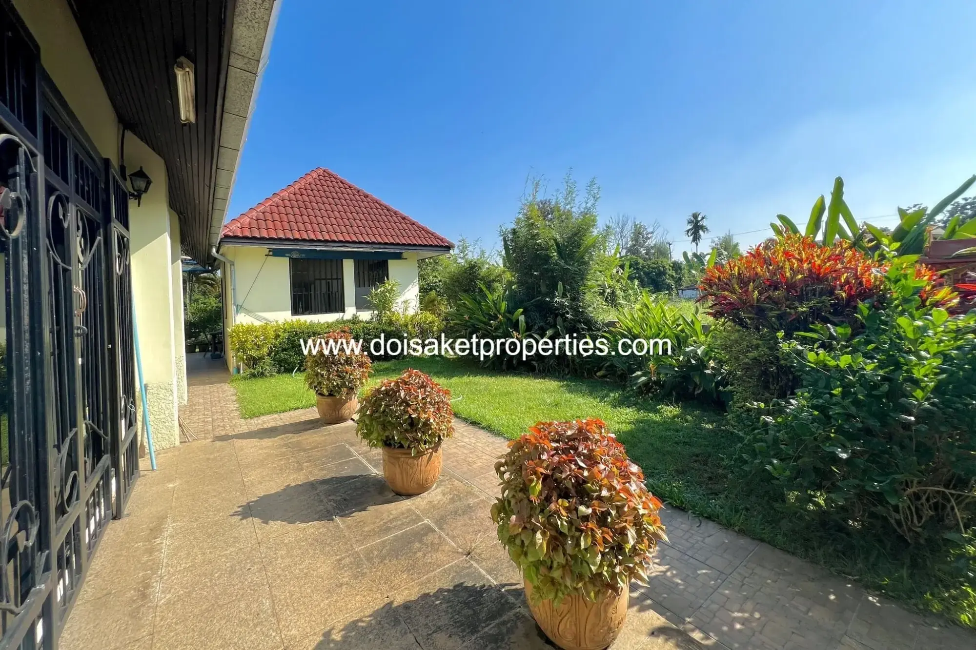 (HS374-03) 3-Bedroom Family Home for Sale in Peaceful San Na Meng, San Sai