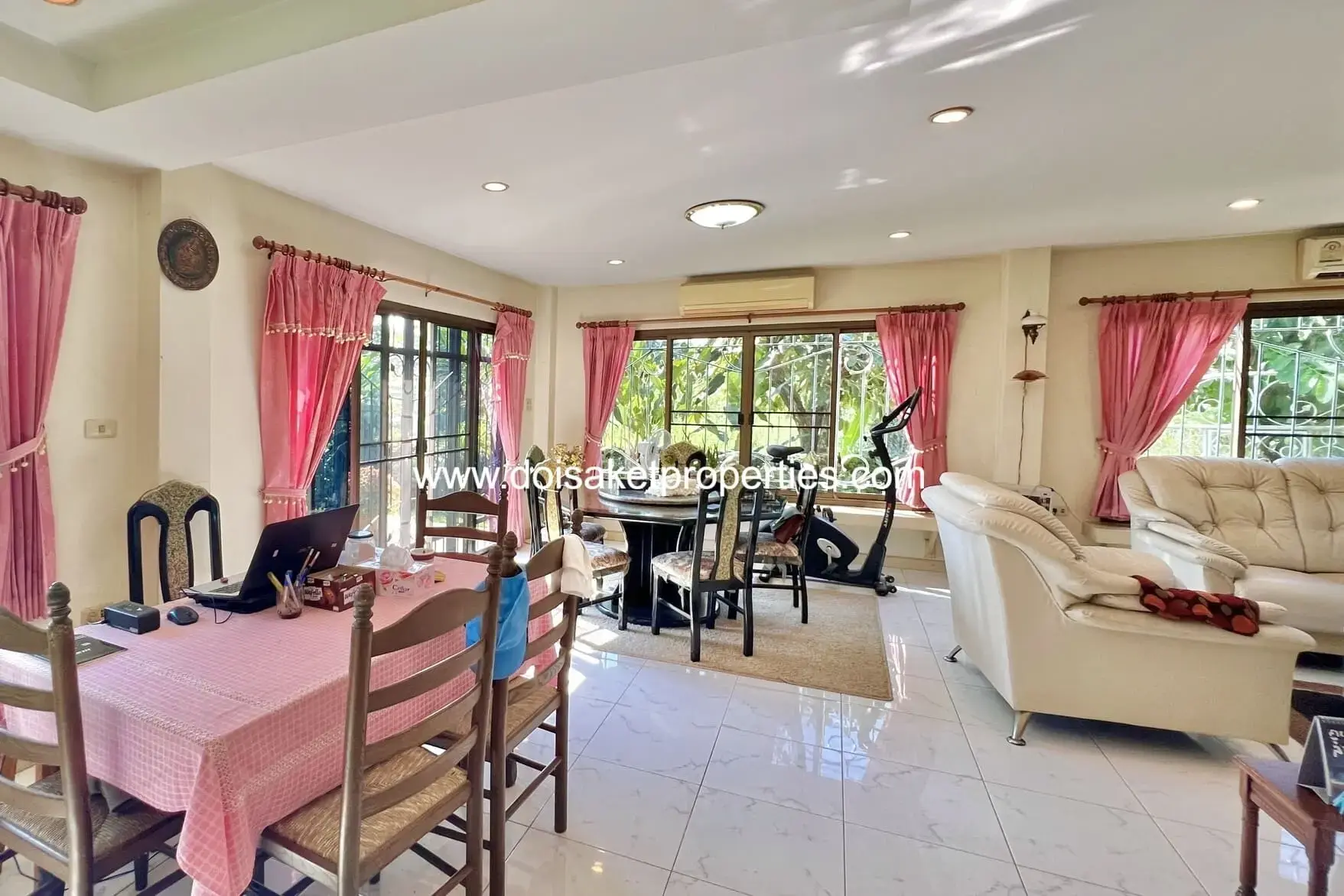 (HS374-03) 3-Bedroom Family Home for Sale in Peaceful San Na Meng, San Sai