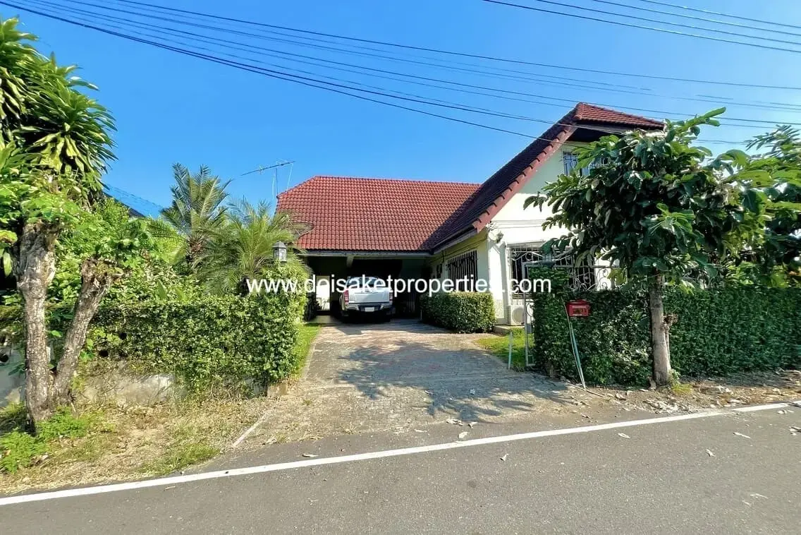 (HS374-03) 3-Bedroom Family Home for Sale in Peaceful San Na Meng, San Sai