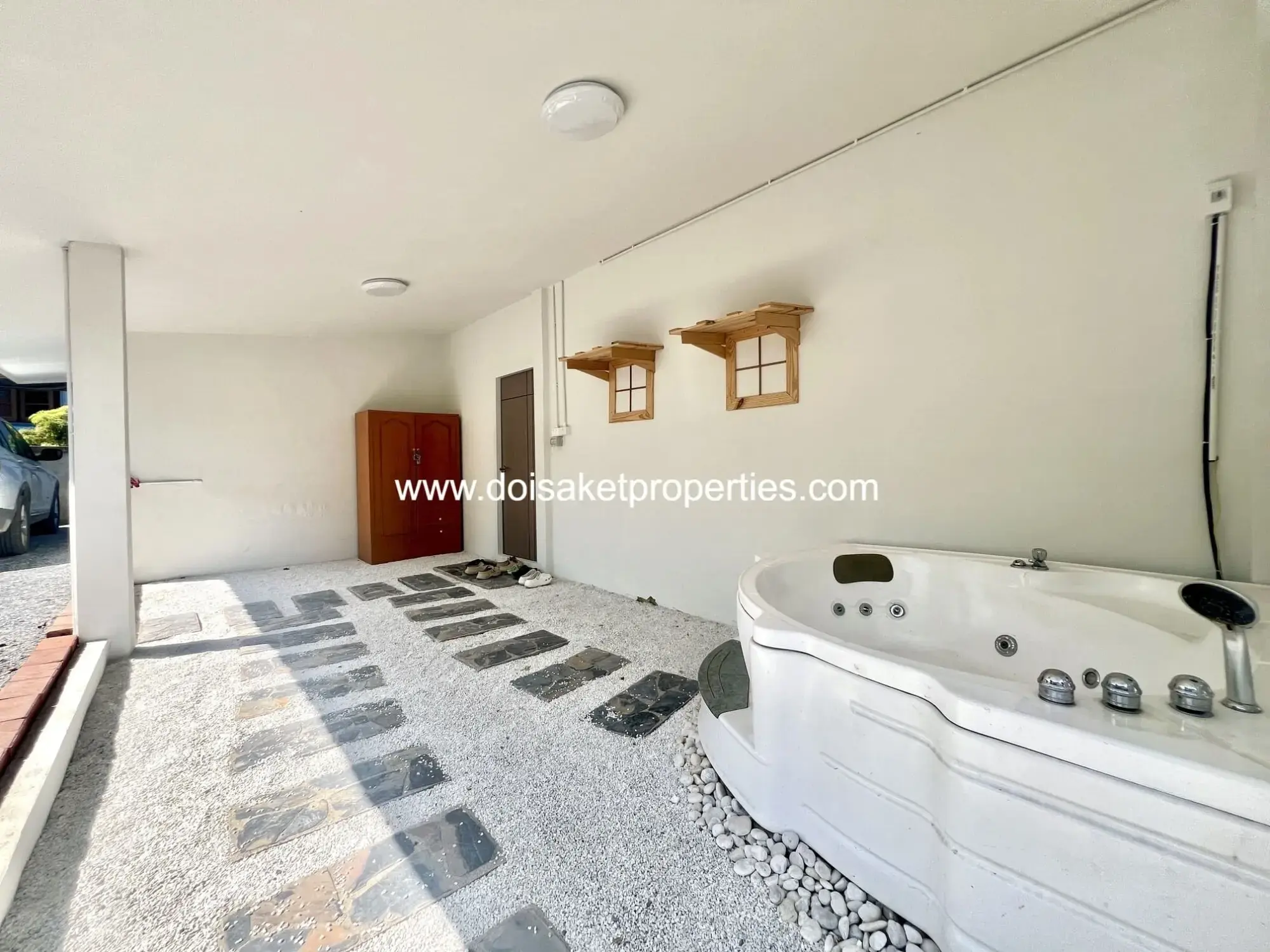 (HR226-02) 2-Bedroom House For Rent in a Quiet but Convenient Location in Choeng Doi, Doi Saket