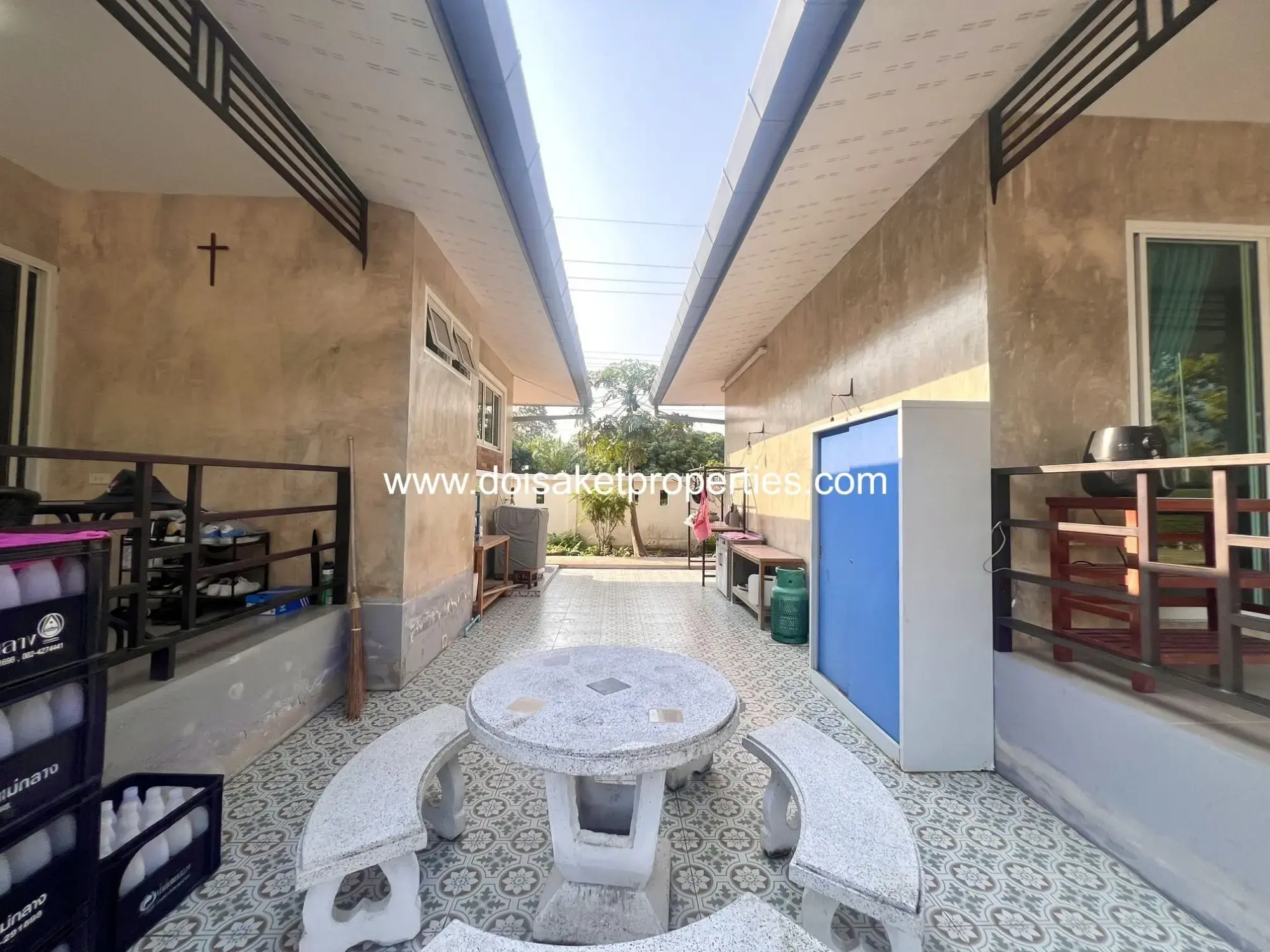 (HS375-01) 1+ Rai Property on a Main Road with Many Business Opportunities for Sale in Luang Nuea, Doi Saket