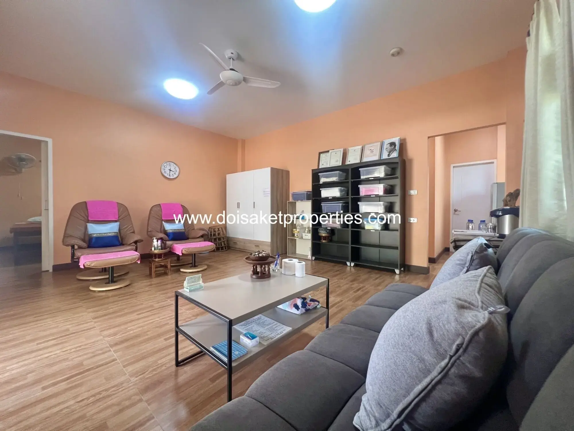 (HS375-01) 1+ Rai Property on a Main Road with Many Business Opportunities for Sale in Luang Nuea, Doi Saket