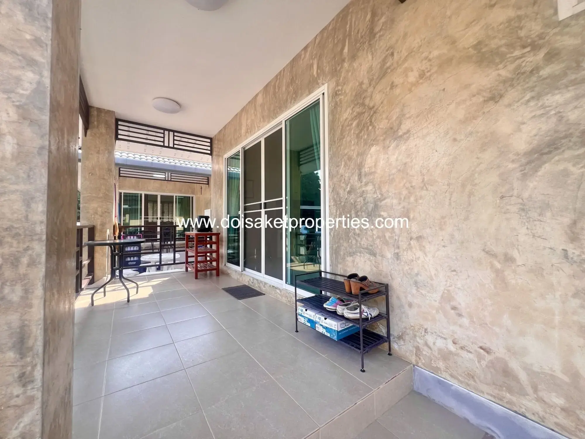 (HS375-01) 1+ Rai Property on a Main Road with Many Business Opportunities for Sale in Luang Nuea, Doi Saket