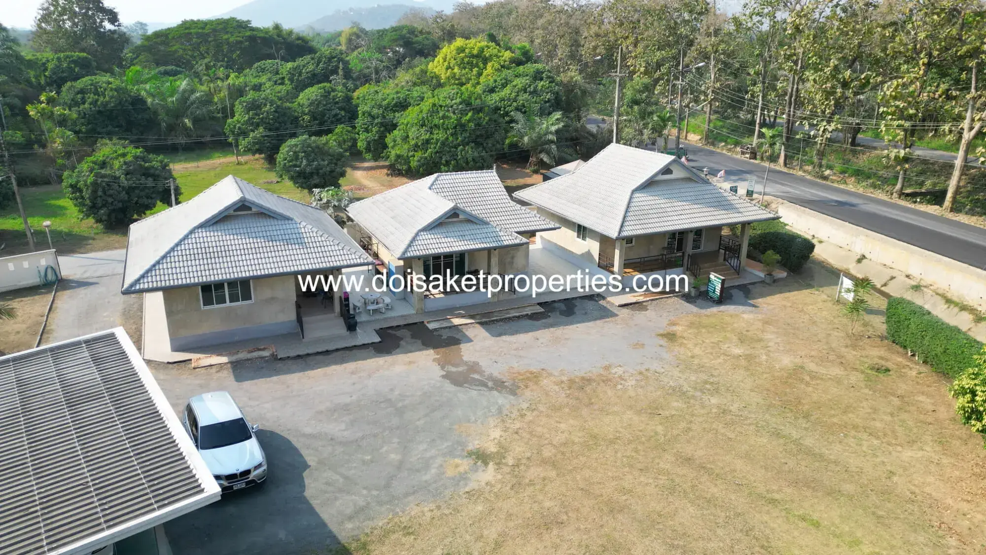 (HS375-01) 1+ Rai Property on a Main Road with Many Business Opportunities for Sale in Luang Nuea, Doi Saket