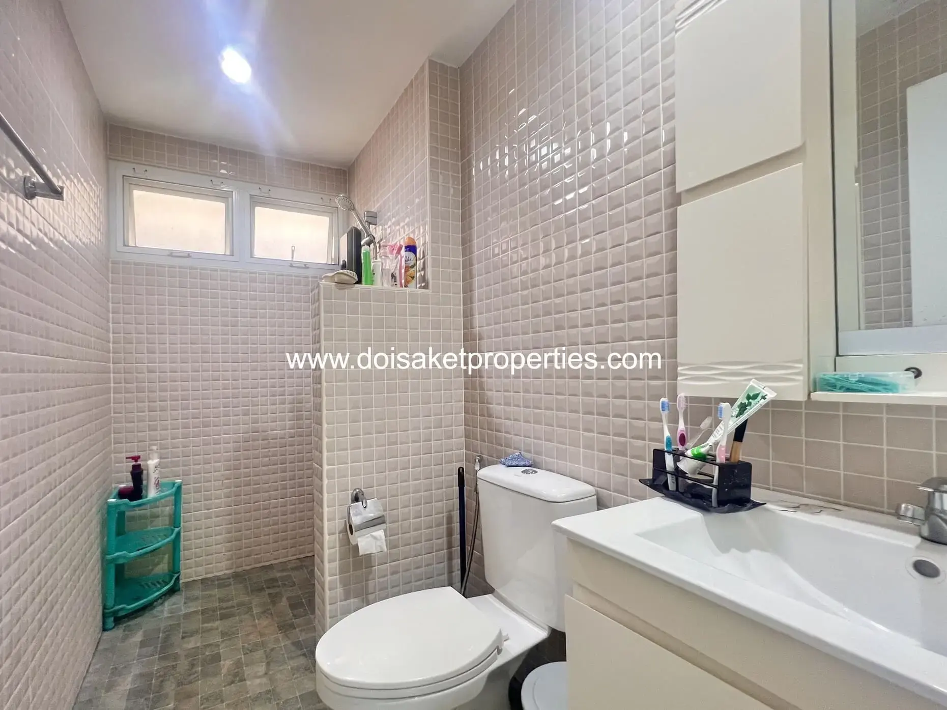 (HS375-01) 1+ Rai Property on a Main Road with Many Business Opportunities for Sale in Luang Nuea, Doi Saket