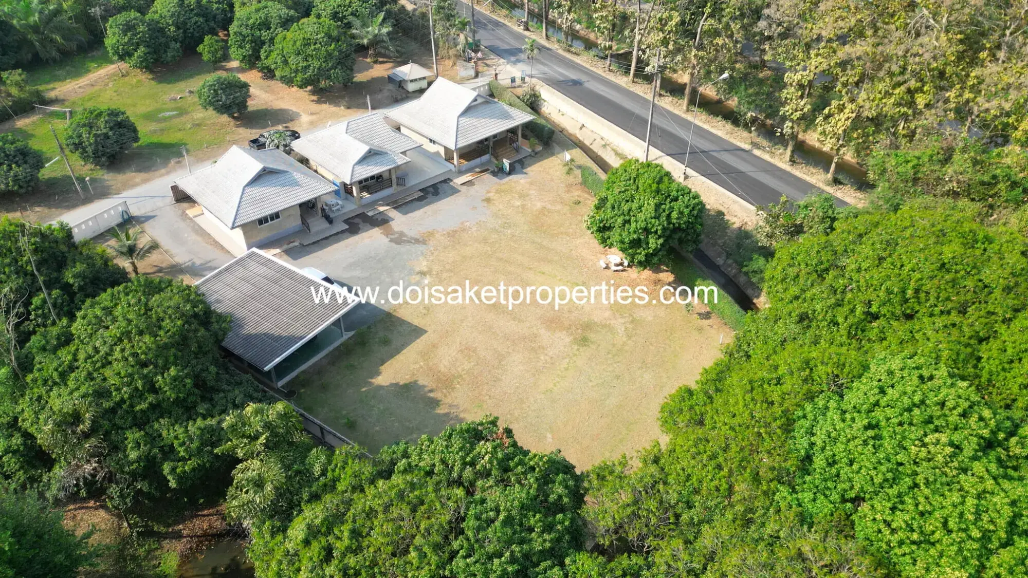 (HS375-01) 1+ Rai Property on a Main Road with Many Business Opportunities for Sale in Luang Nuea, Doi Saket