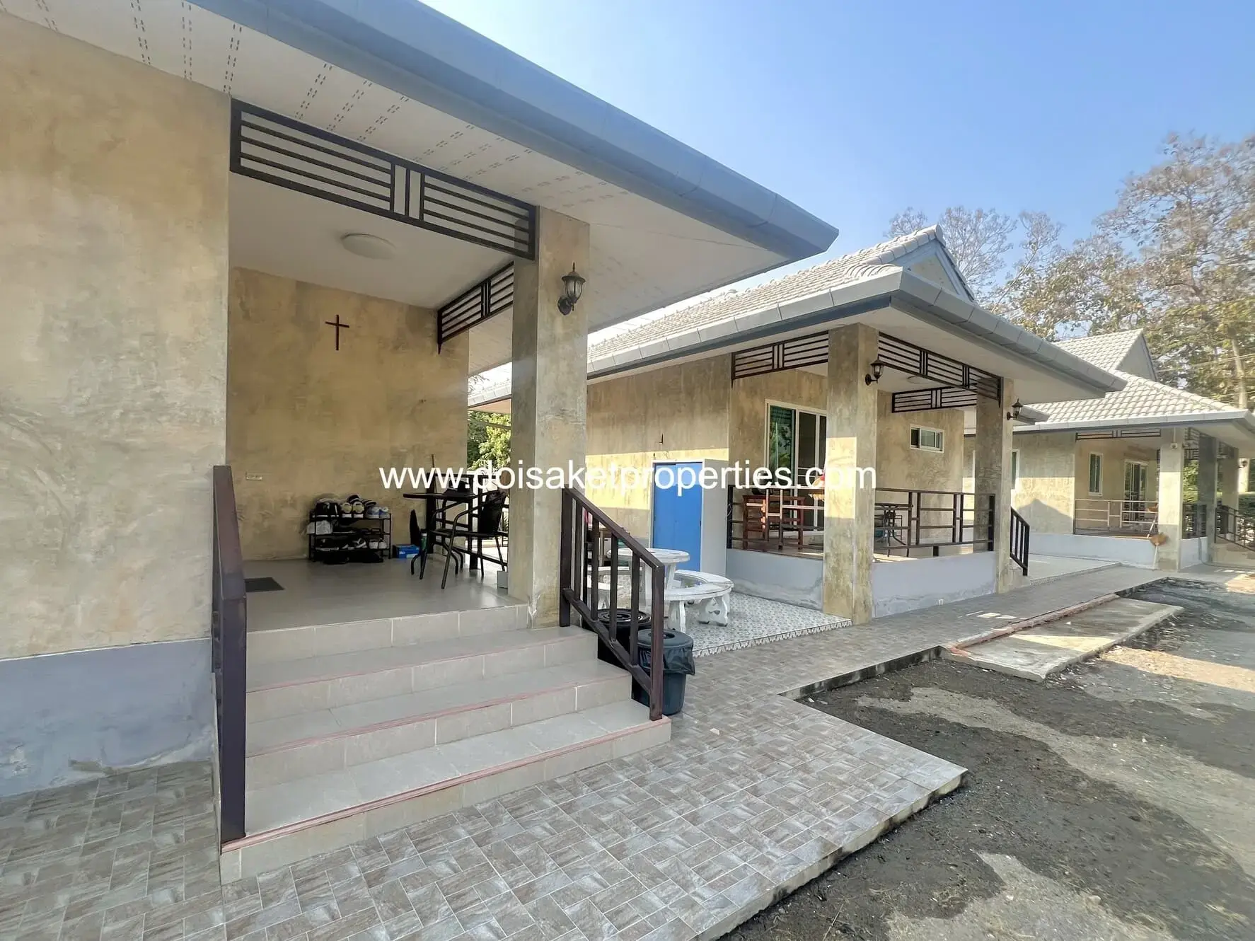 (HS375-01) 1+ Rai Property on a Main Road with Many Business Opportunities for Sale in Luang Nuea, Doi Saket