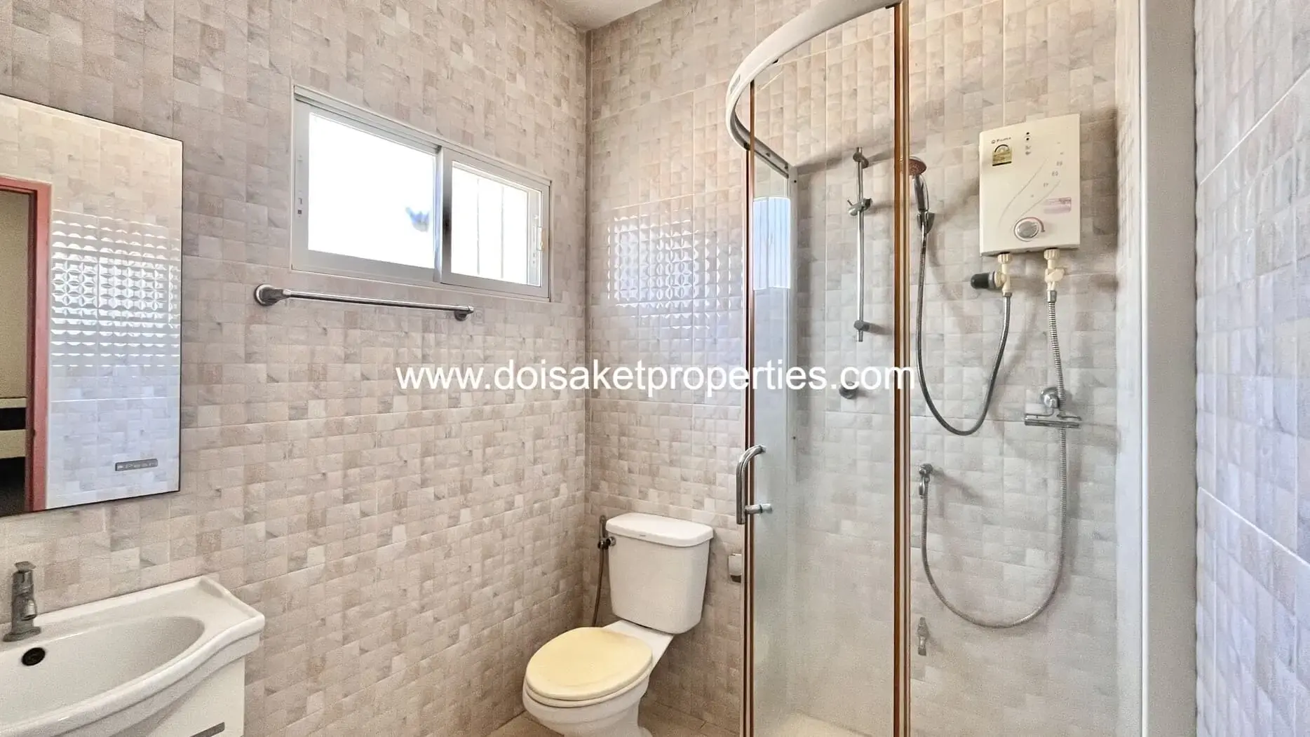 (HR228-03) Great 3-Bedroom Family Home for Rent in Talat Khwan, Doi Saket, Chiang Mai