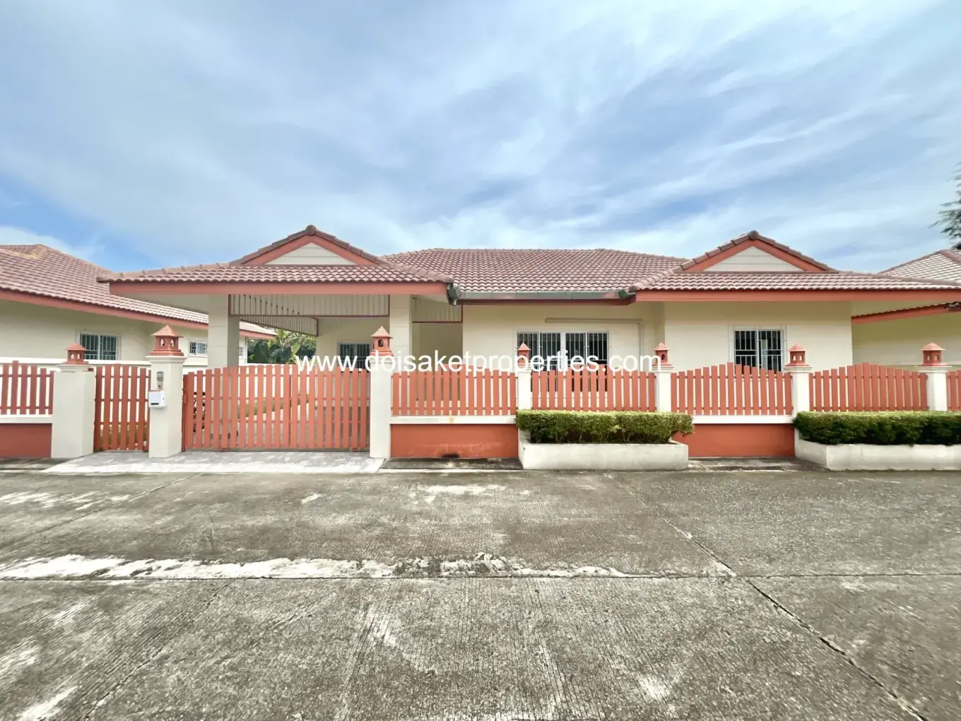 (HR156-03) Nice Renovated 3-Bedroom Family Home for Rent in Talat Khwan, Doi Saket, Chiang Mai