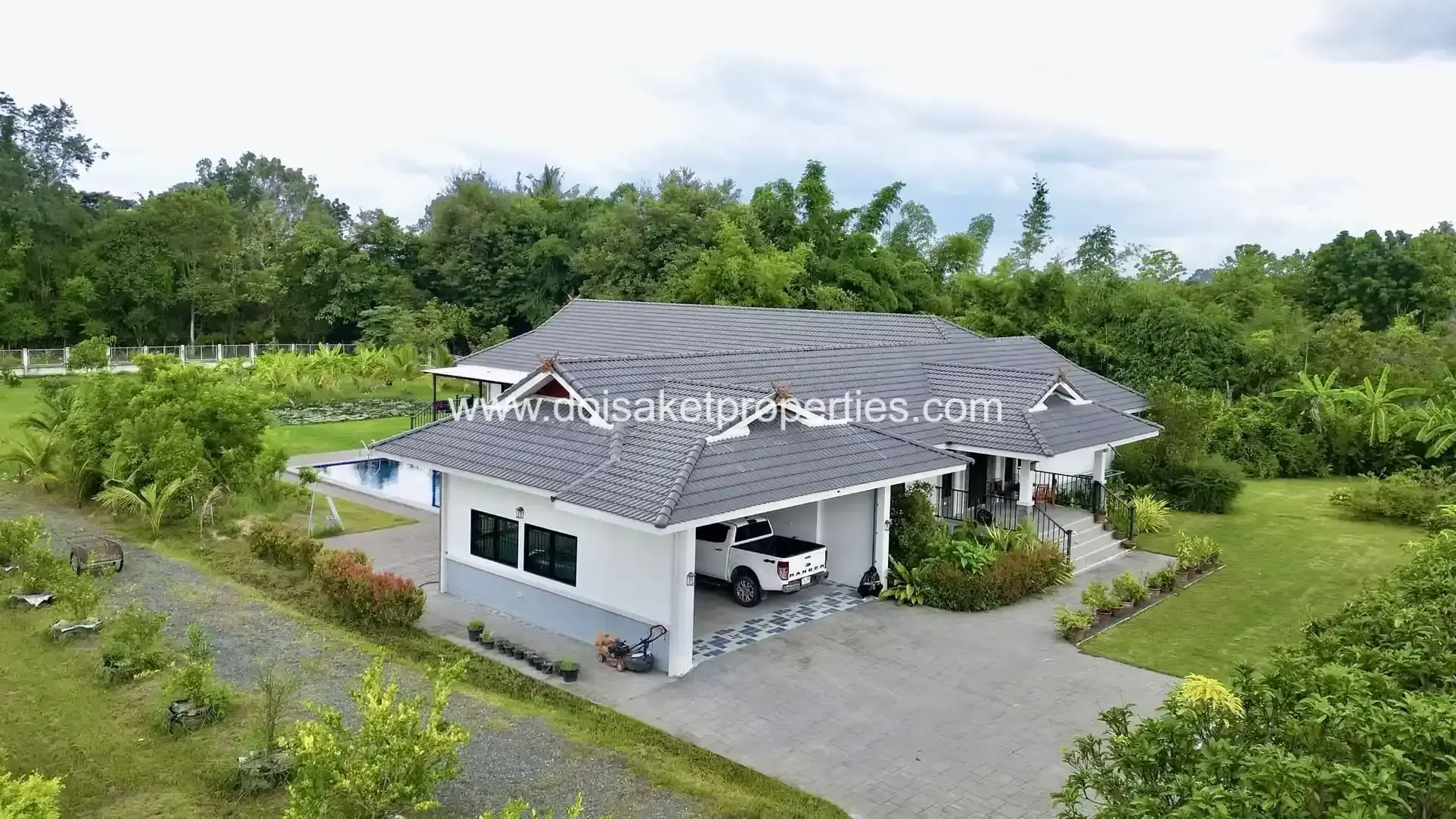 (HS380-07)Nice Modern Family Home with Garden and Pool for sale in San Pu Loei, Doi Saket, Chiang Mai