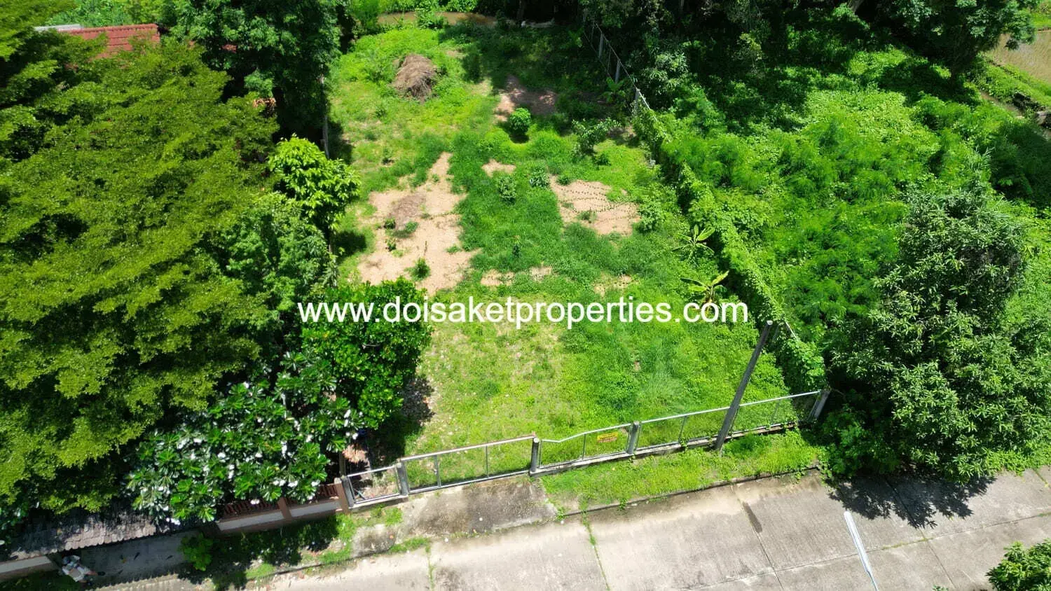 (LS396-00) Nice 1+ Ngan Plot of Land for Sale in a Quiet Moo Baan in Talat Khwan, Doi Saket, Chiang Mai