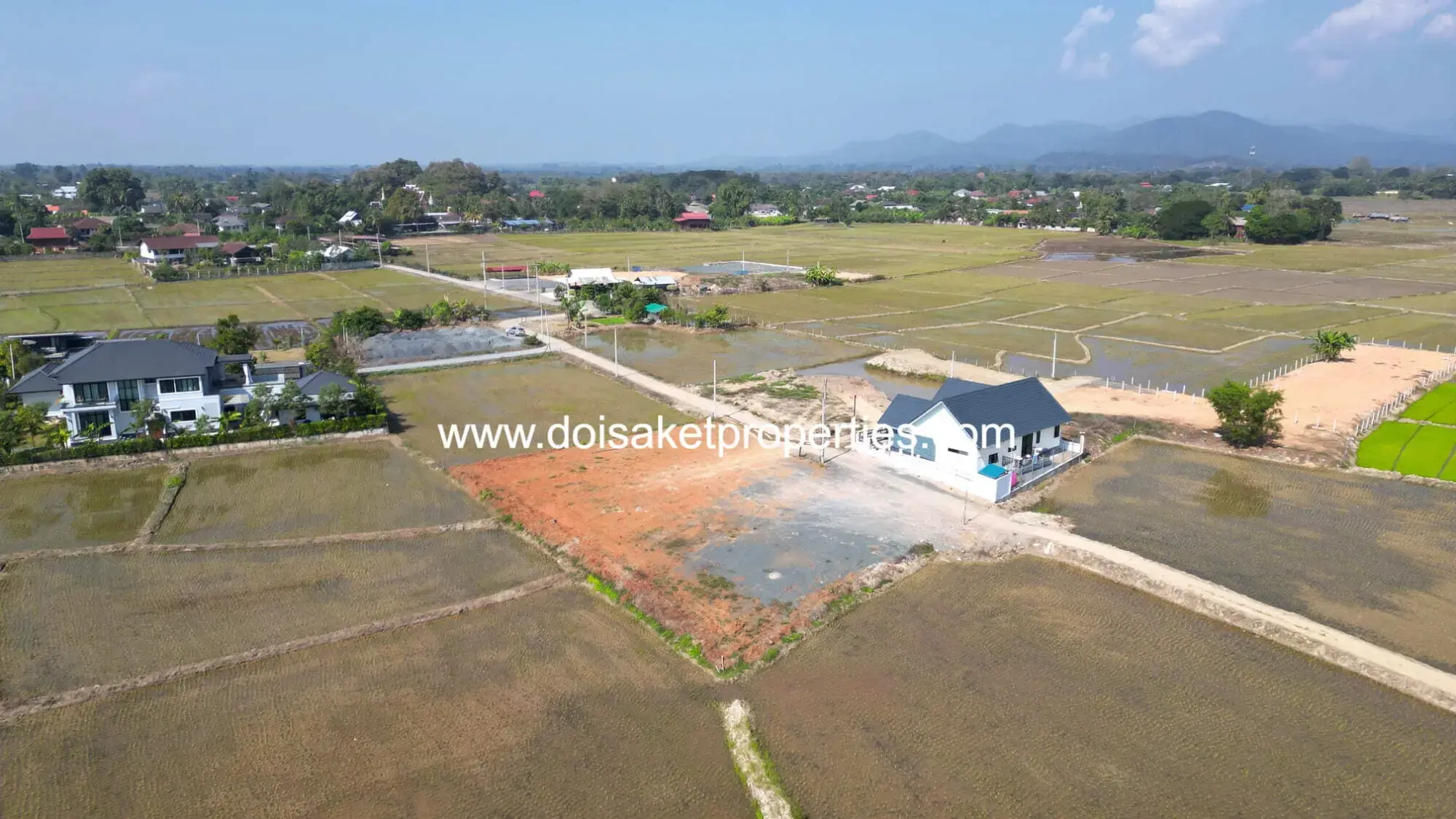 (LS398-01) Nice 1-Rai Plot of Land with Views for Sale in Luang Nuea, Doi Saket