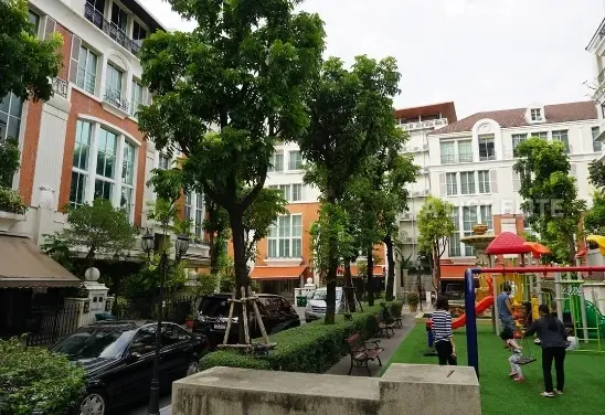 Baan klang Krung (British Town - Thonglor)
