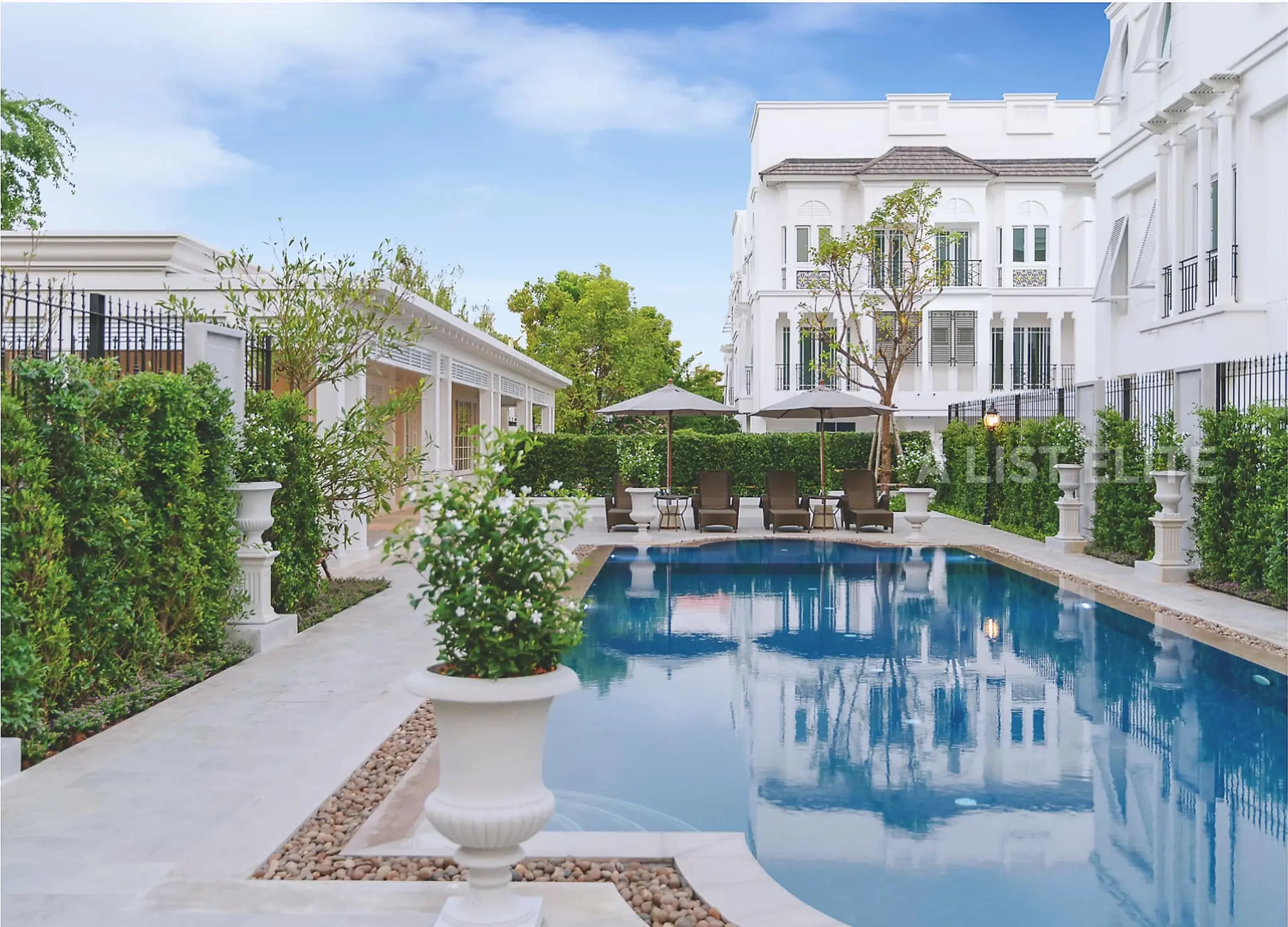 Luxury Townhouse in BangChak