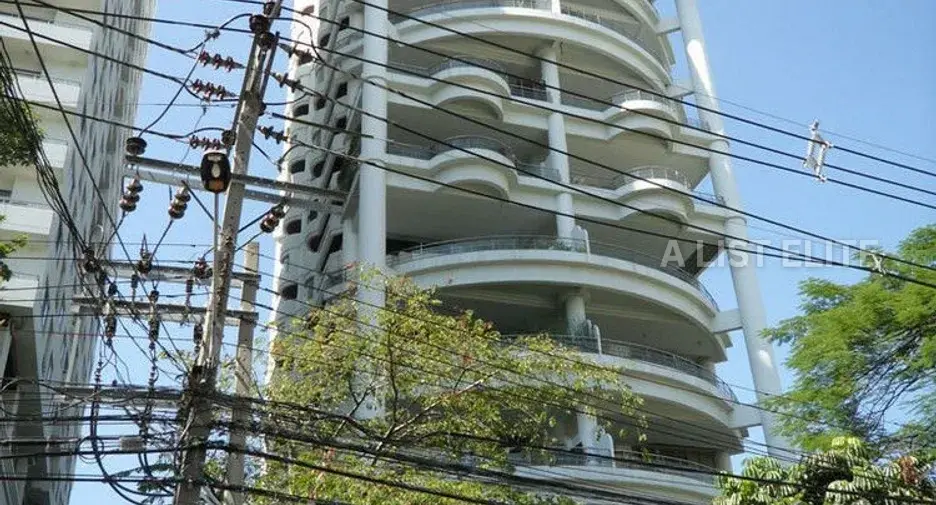 เลอ ราฟฟิเน่ สุขุมวิท 24