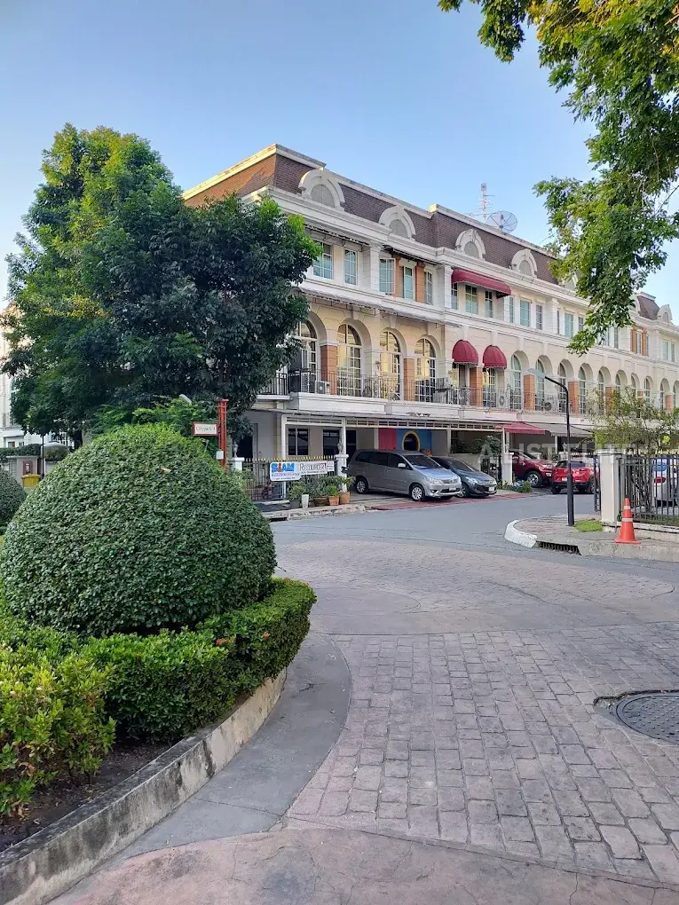 Plus City Park Rama 9 - Hua Mark