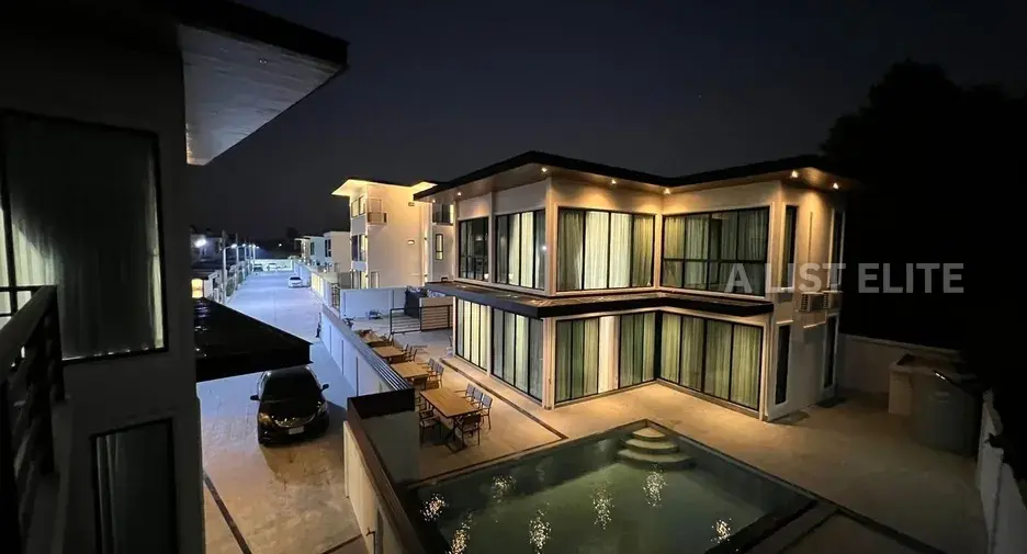Aqua Pool Villa