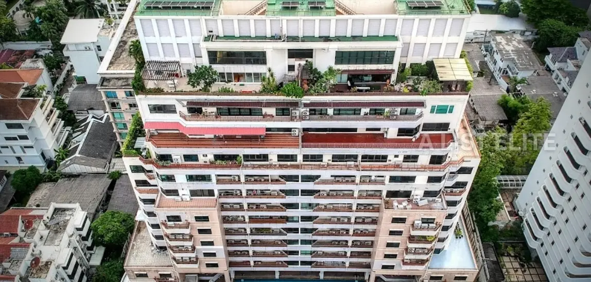 BAAN PLOENCHIT