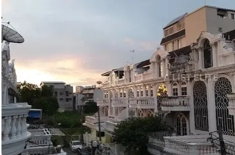 EKKAMAI VILLAS