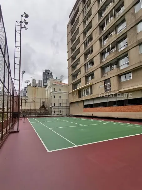 KRYSTAL COURT