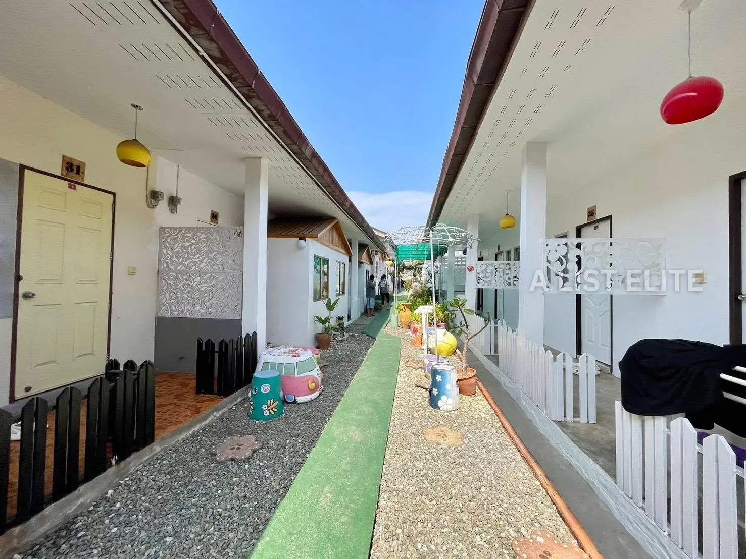 เอี่ยมสะอาดรีสอร์ท - รีสอร์ทพร้อมดำเนินกิจการ เกาะล้าน