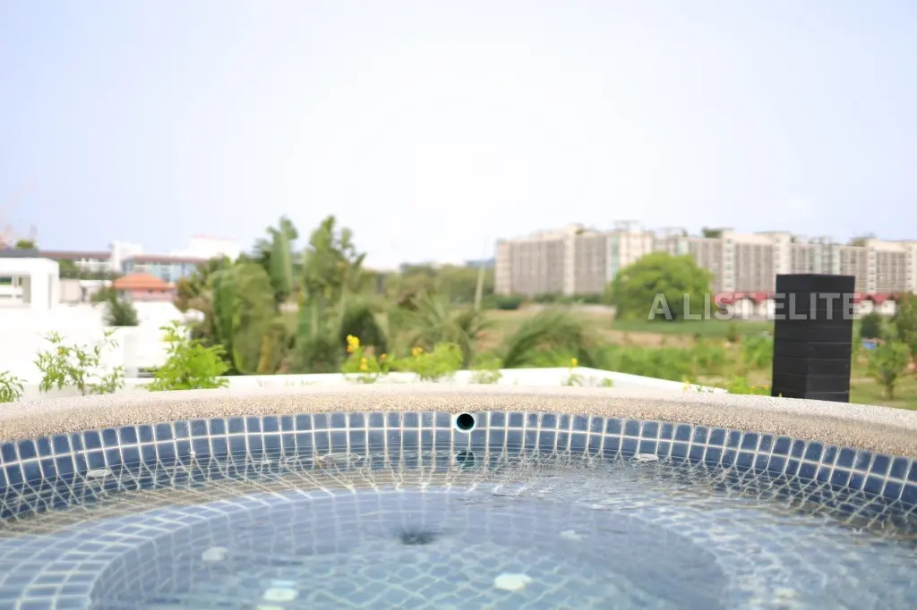 ขายถูก วิลล่าสระว่ายน้ำ ในโครงการ Palm Oasis