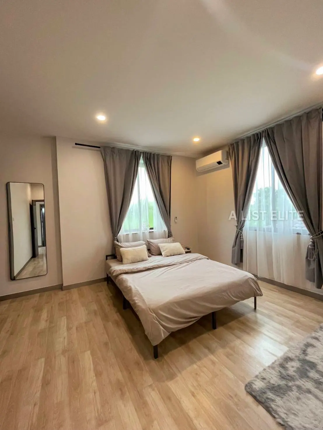 บ้านเดี่ยวหรูพร้อมสระว่ายน้ำ - ห้วยใหญ่