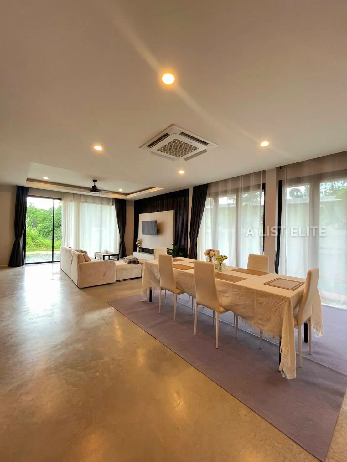 บ้านเดี่ยวหรูพร้อมสระว่ายน้ำ - ห้วยใหญ่