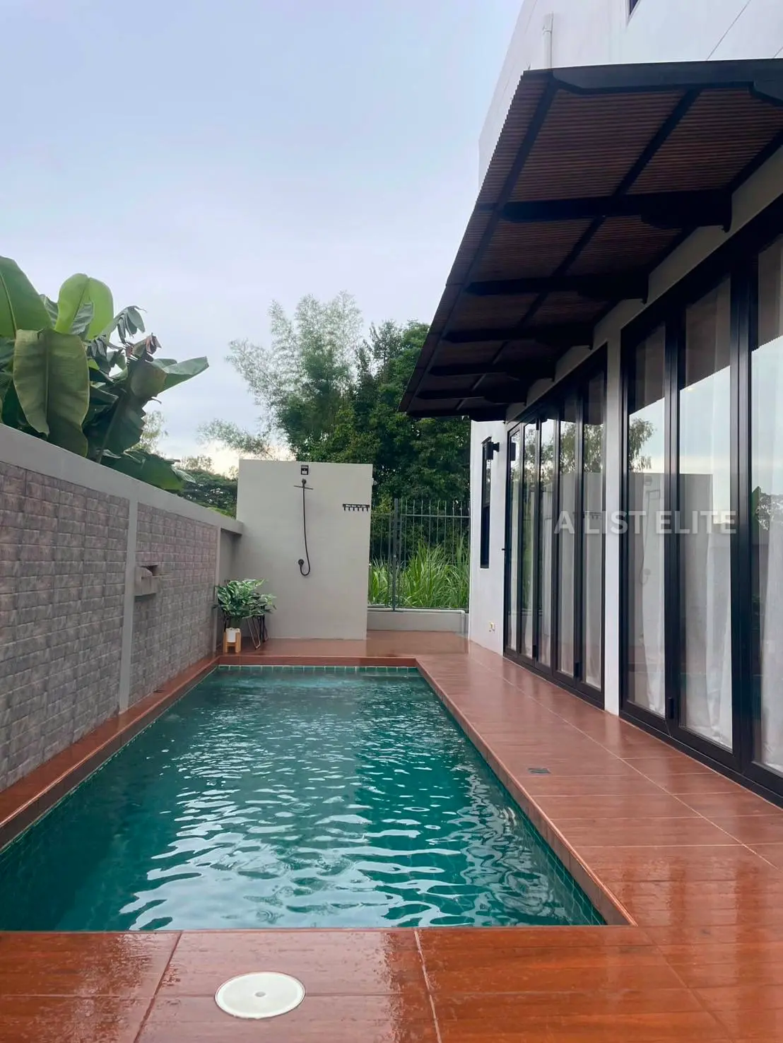 บ้านเดี่ยวหรูพร้อมสระว่ายน้ำ - ห้วยใหญ่