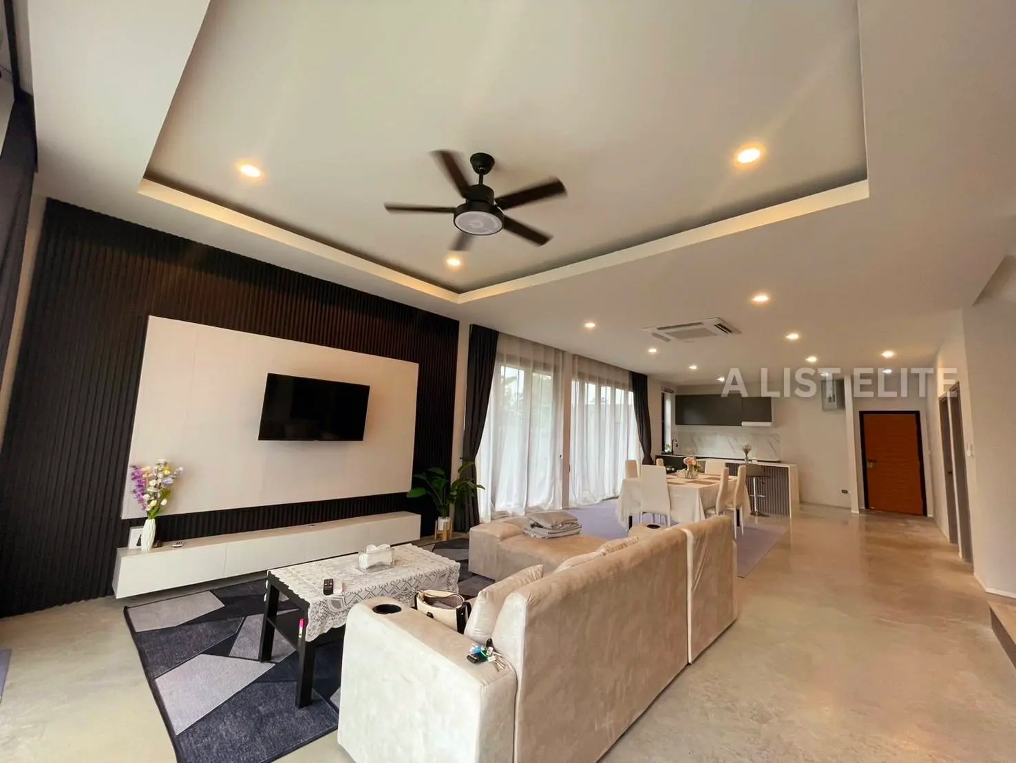บ้านเดี่ยวหรูพร้อมสระว่ายน้ำ - ห้วยใหญ่
