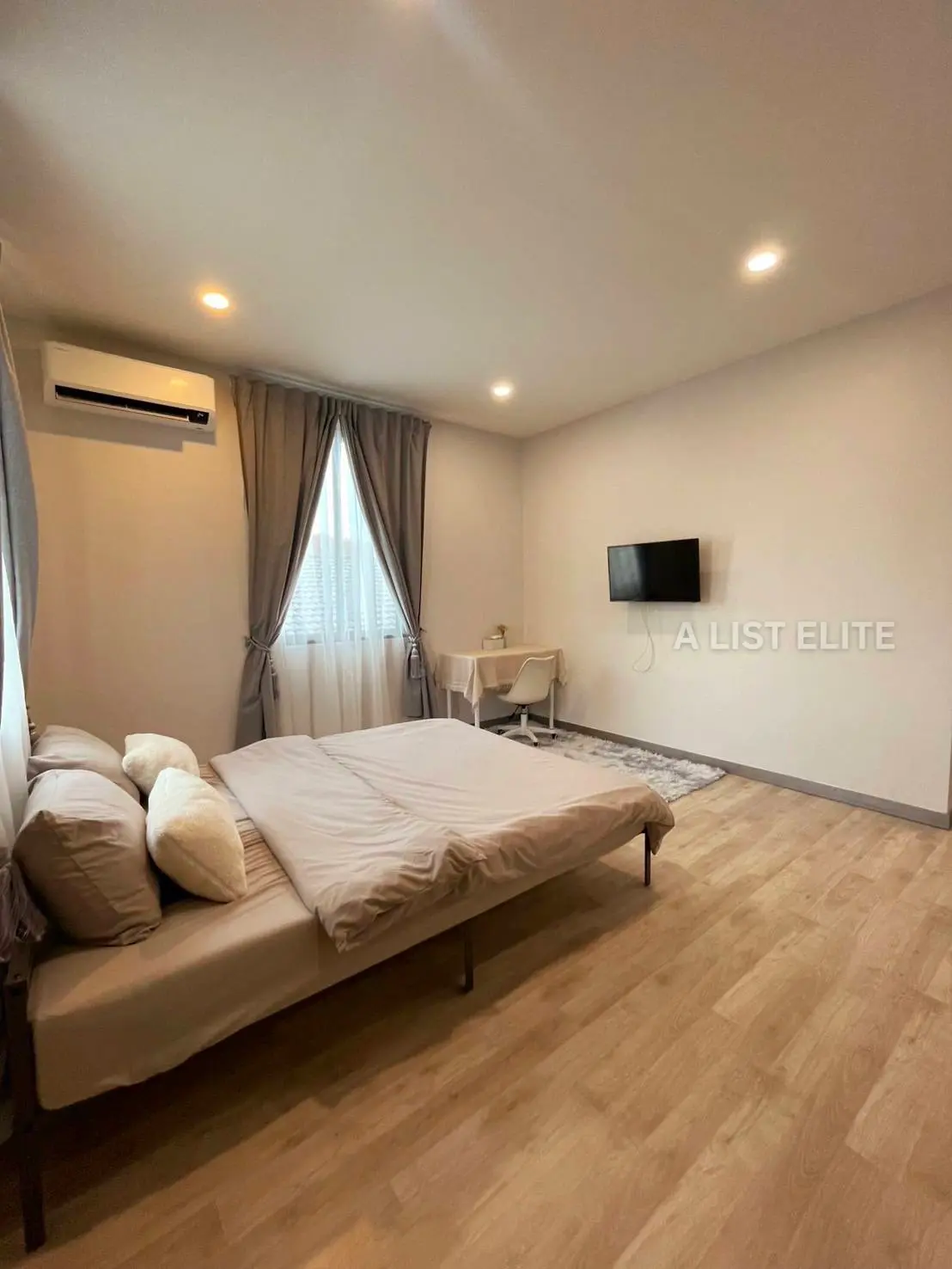 บ้านเดี่ยวหรูพร้อมสระว่ายน้ำ - ห้วยใหญ่