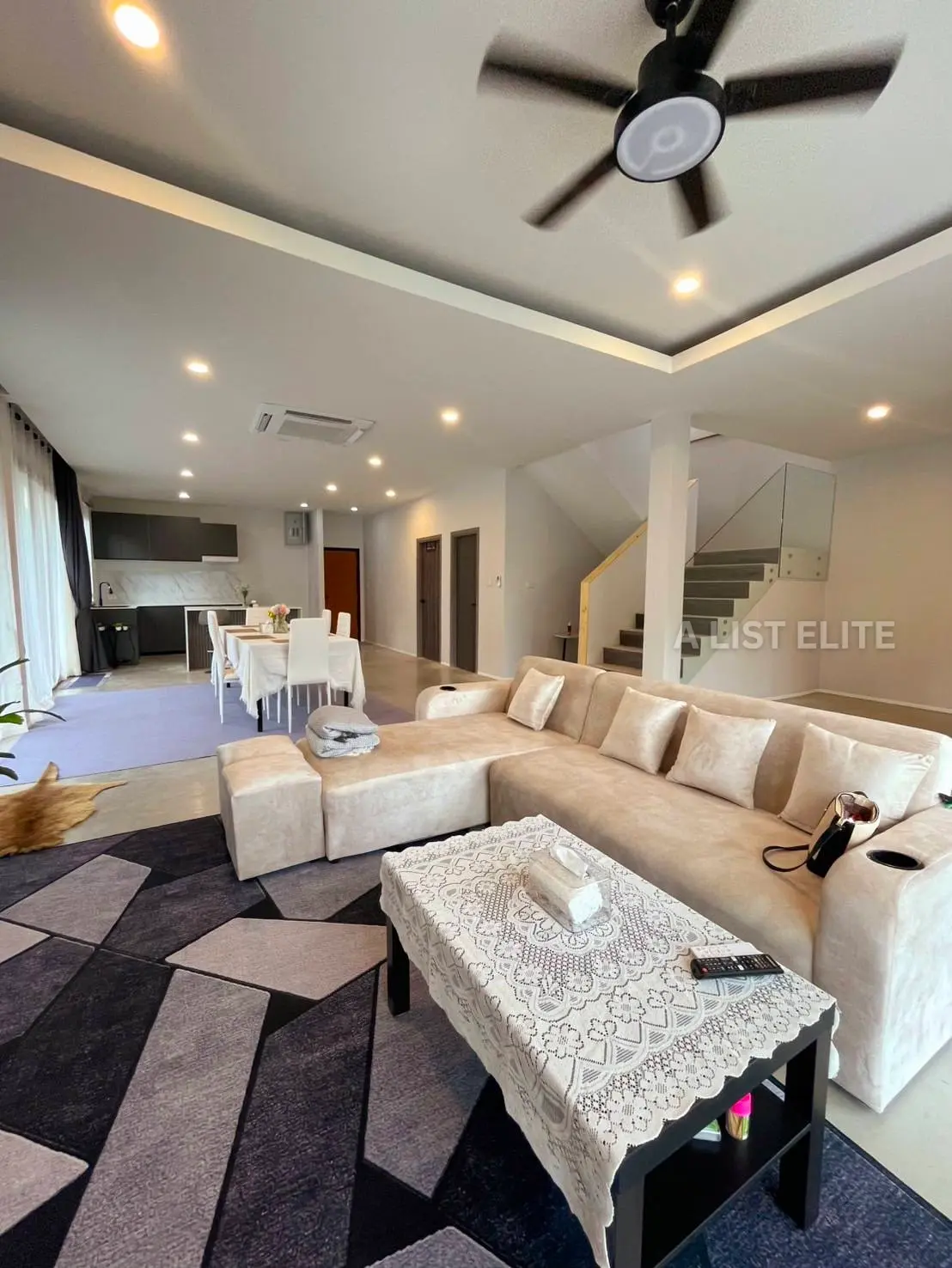 บ้านเดี่ยวหรูพร้อมสระว่ายน้ำ - ห้วยใหญ่