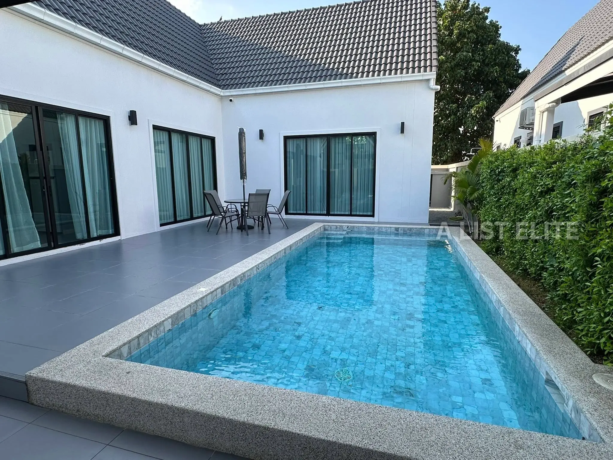 Pool Villa in Soi 21 Pornprapanimit