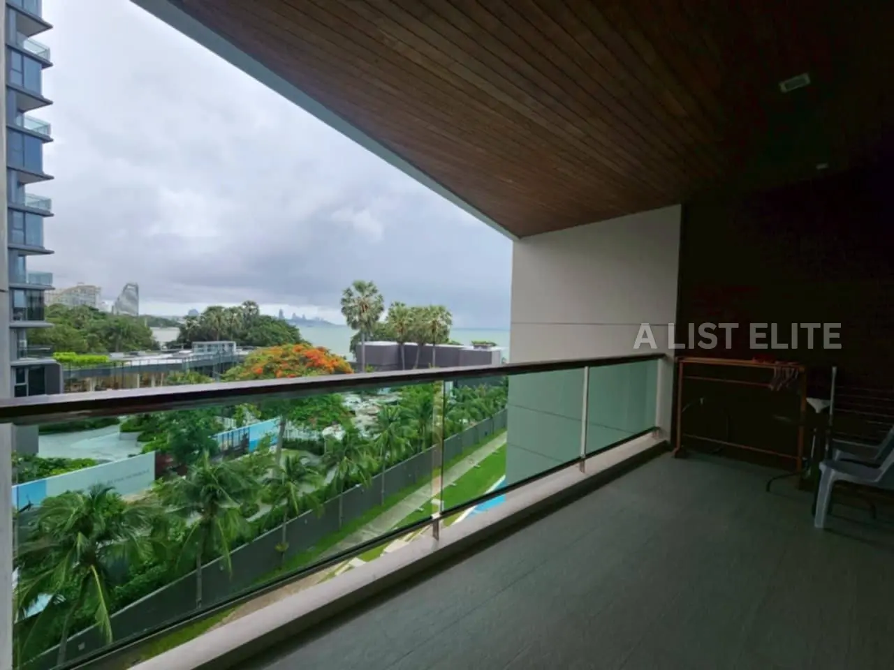 Ananya Beachfront Condominium - คอนโดมิเนียม 2 ห้องนอนสุดหรู