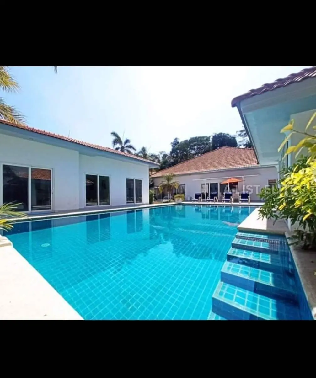 วิลล่าริมหาดสวรรค์ ณ Majestic Residence บนเขาพระตำหนัก