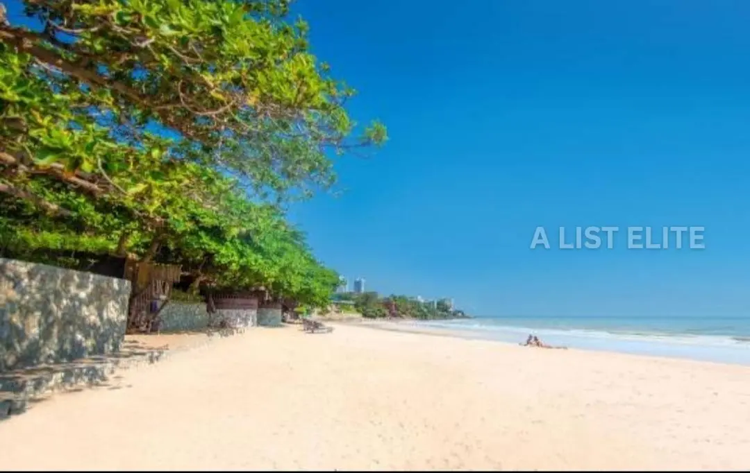 วิลล่าริมหาดสวรรค์ ณ Majestic Residence บนเขาพระตำหนัก