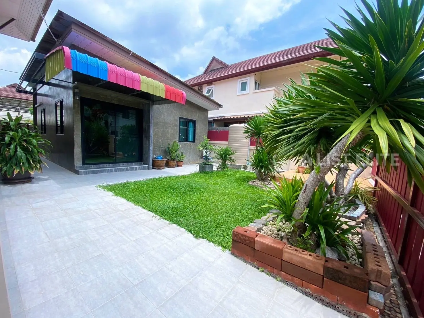 Luxury Detached House in Tropical Village - Your Pattaya Paradise