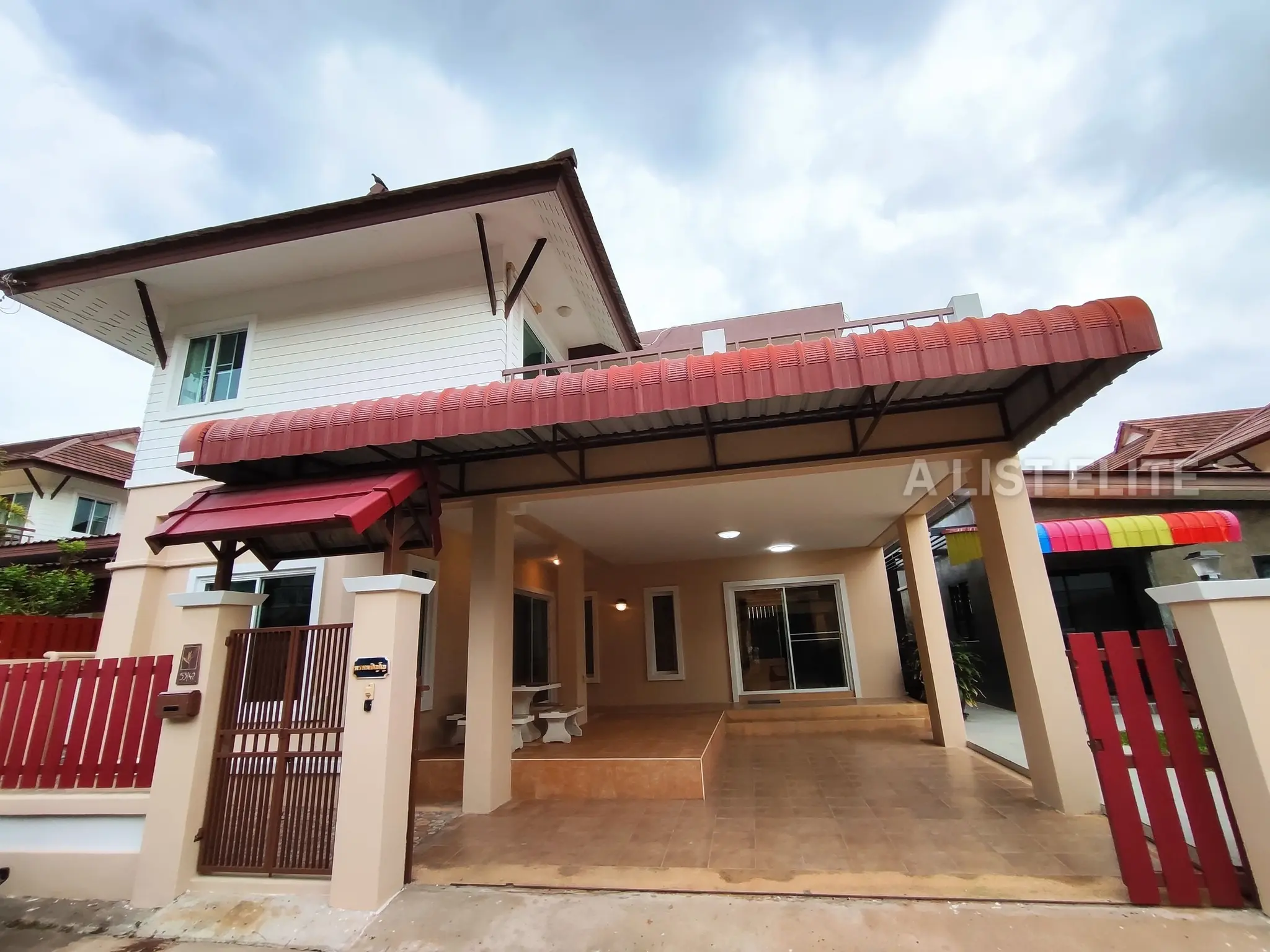 บ้านเดี่ยวหรูในโครงการทรอปิคอลวิลเลจ - สวรรค์แห่งพัทยาของคุณ