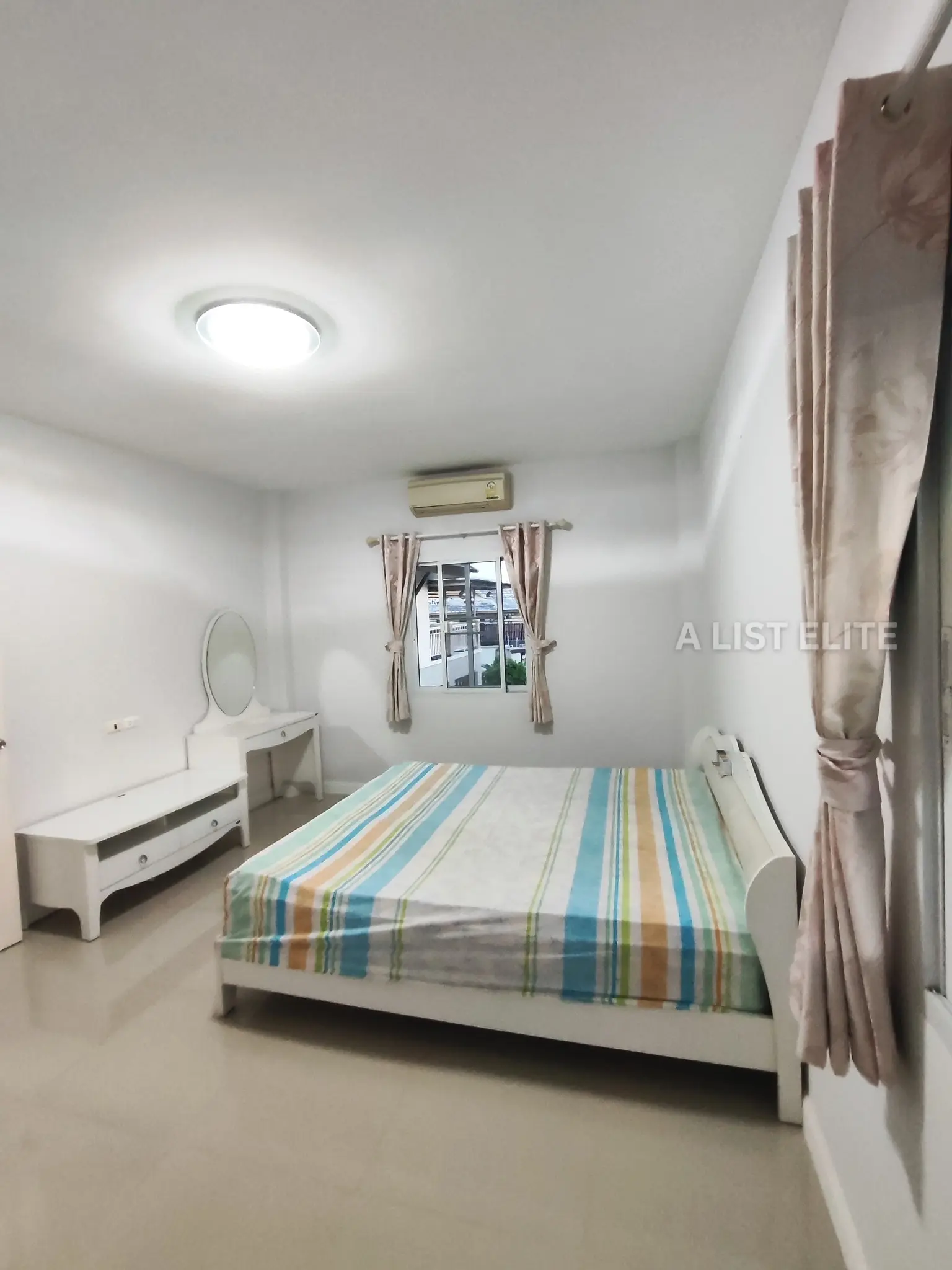 บ้านเดี่ยวหรูในโครงการทรอปิคอลวิลเลจ - สวรรค์แห่งพัทยาของคุณ
