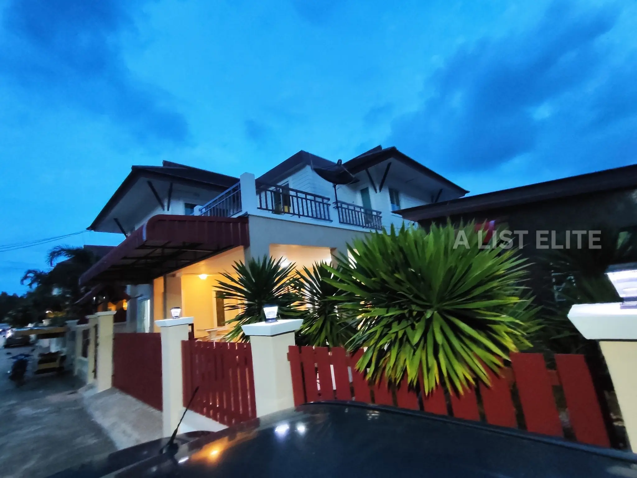 บ้านเดี่ยวหรูในโครงการทรอปิคอลวิลเลจ - สวรรค์แห่งพัทยาของคุณ