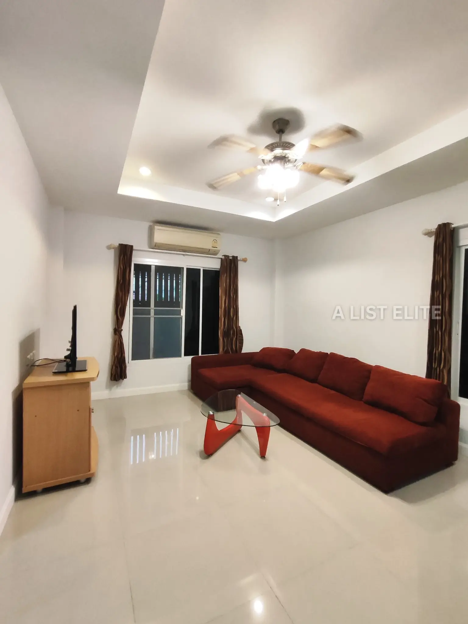 บ้านเดี่ยวหรูในโครงการทรอปิคอลวิลเลจ - สวรรค์แห่งพัทยาของคุณ