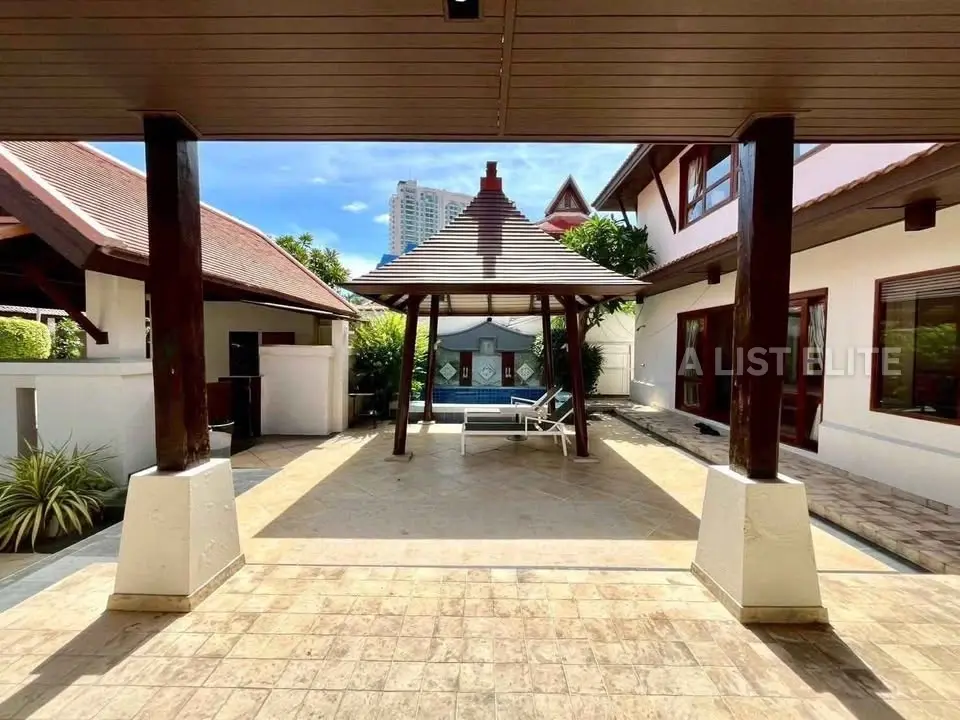 วิลล่าสไตล์ไทยบาหลีหรูหราในโครงการ Thabali Pool Villa พัทยา
