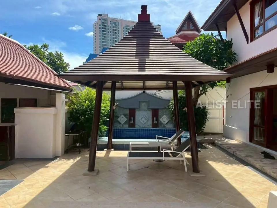 วิลล่าสไตล์ไทยบาหลีหรูหราในโครงการ Thabali Pool Villa พัทยา