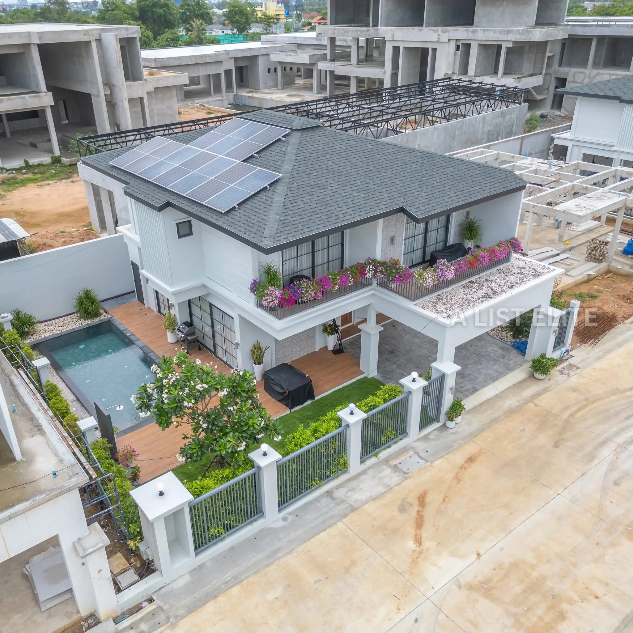 บ้านสไตล์คลาสสิกหรูหราใน Rungsii Village, พัทยา