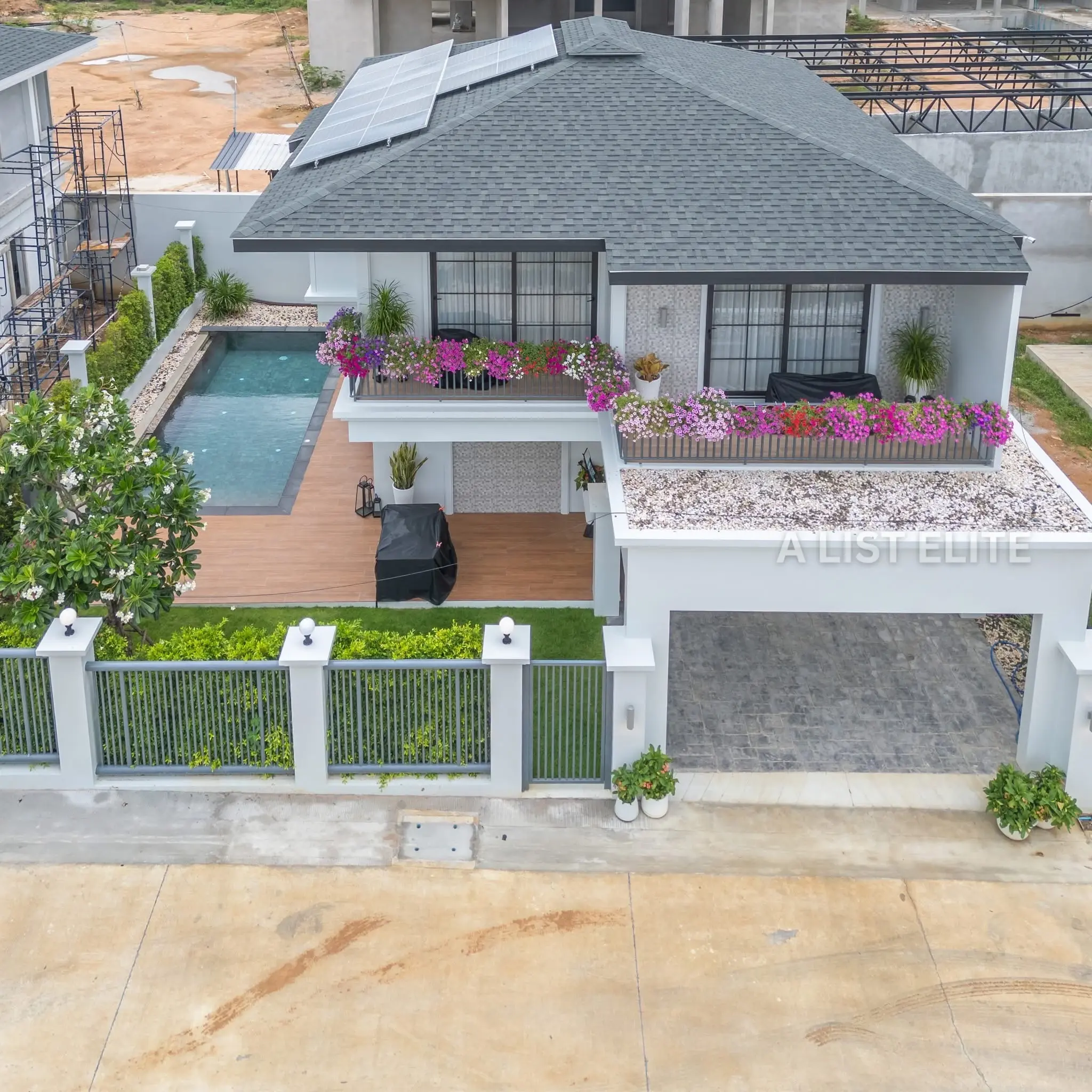 บ้านสไตล์คลาสสิกหรูหราใน Rungsii Village, พัทยา
