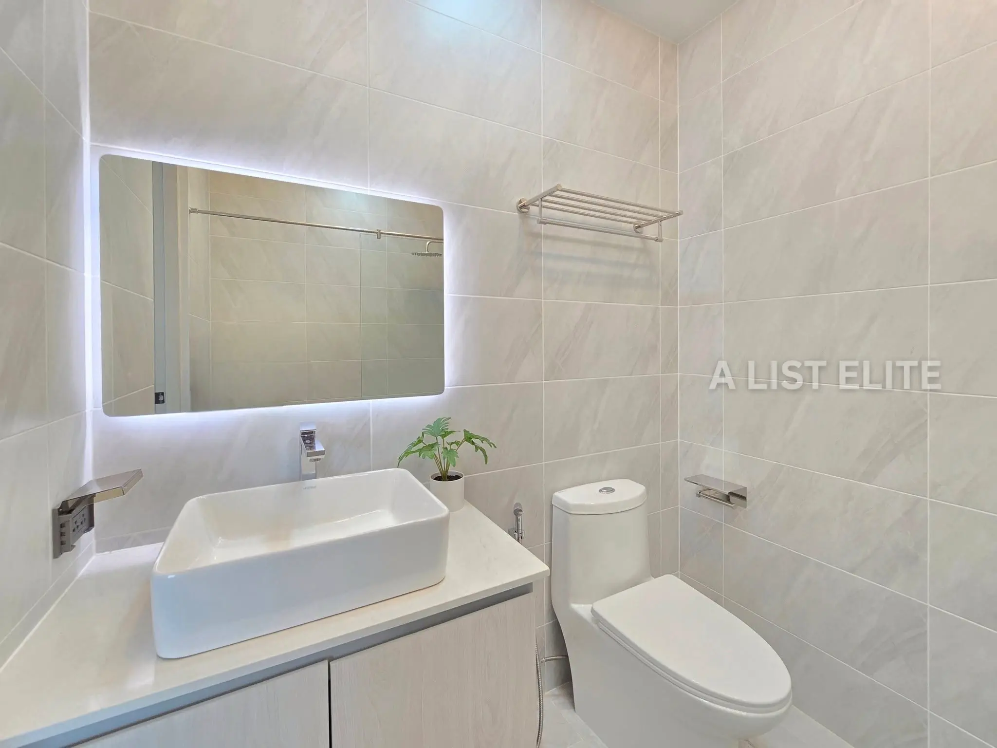 วิลล่าสระว่ายน้ำสไตล์ Modern Classic ในพัทยา - บ้านในฝันของคุณกำลังรออยู่!