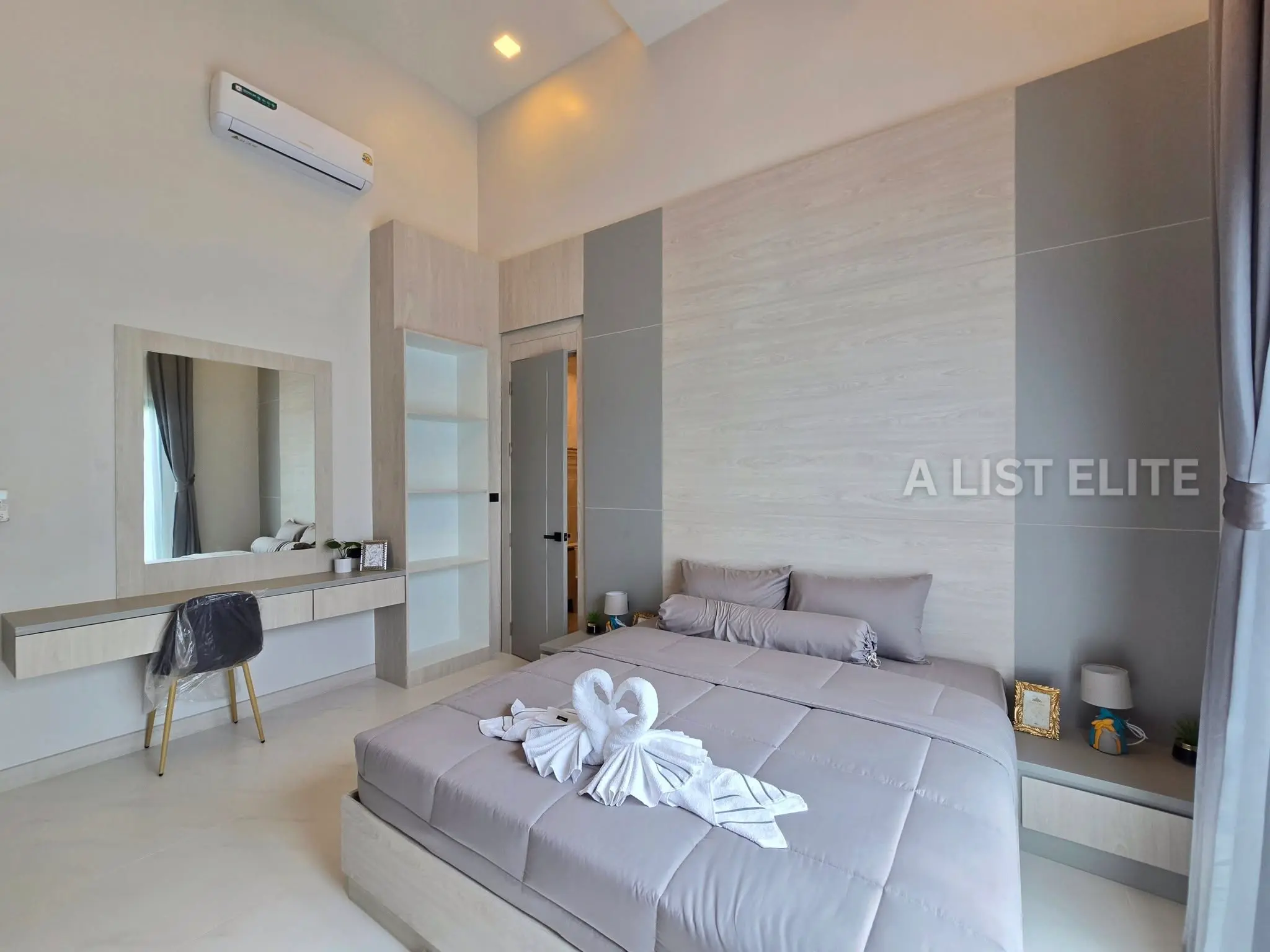 วิลล่าสระว่ายน้ำสไตล์ Modern Classic ในพัทยา - บ้านในฝันของคุณกำลังรออยู่!