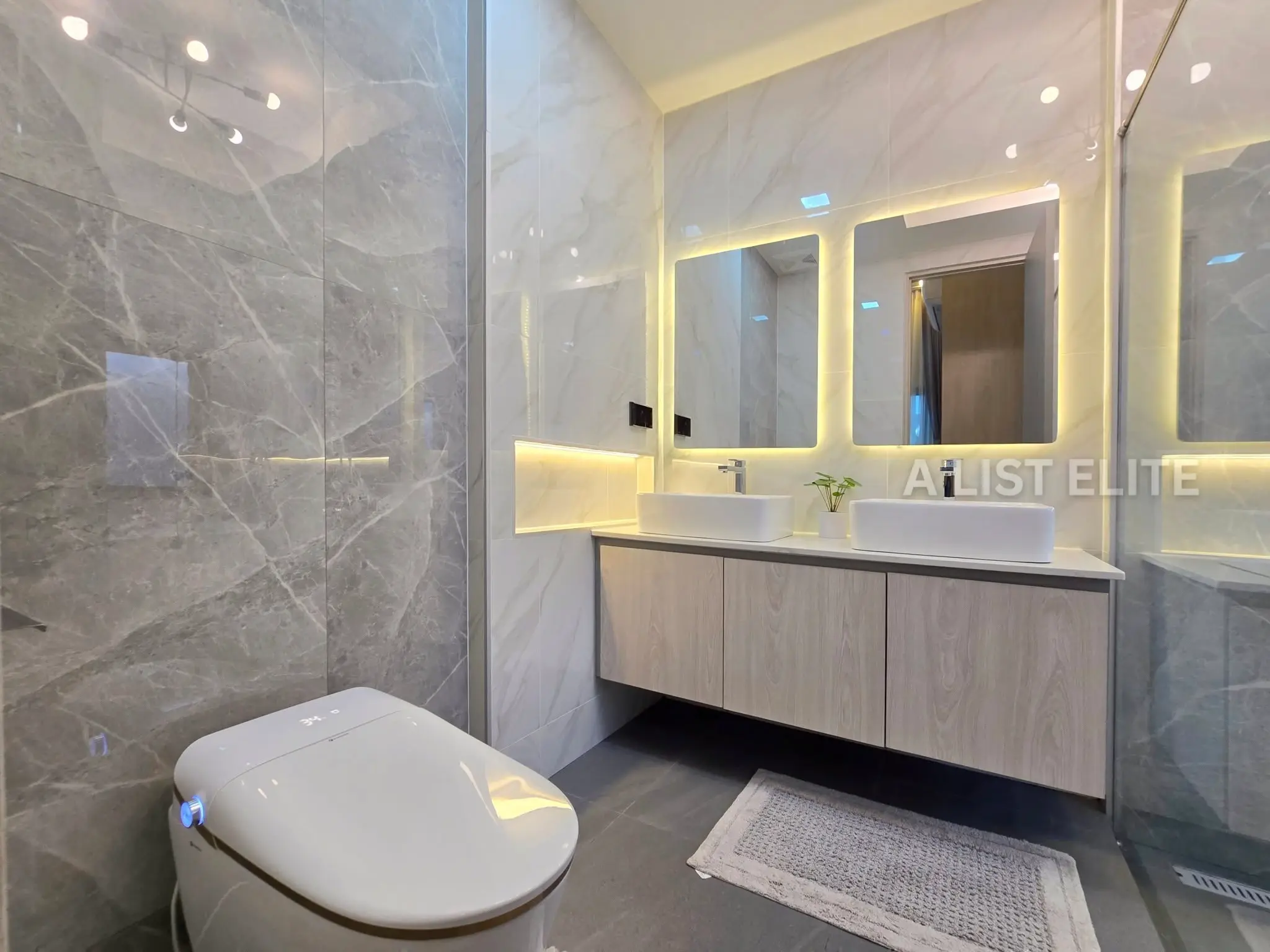 วิลล่าสระว่ายน้ำสไตล์ Modern Classic ในพัทยา - บ้านในฝันของคุณกำลังรออยู่!